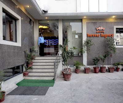 https://imgcld.yatra.com/ytimages/image/upload/t_hotel_yatra_city_desktop/v1436519754/Domestic Hotels/Hotels_Amritsar/Hotel Sarovar Regency/OVERVIEW.jpg